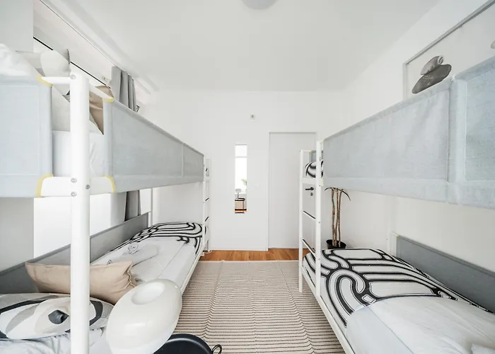 Lofts Hostel *