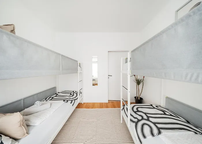 Lofts Hostel *